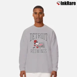 Men’s 1980s Detroit Red Wings Snoopy Hockey Long-Sleeve Shirt in sport grey | Sleek, Lightweight, Year-Round Wear
