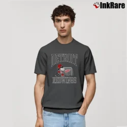 Men’s 1980s Detroit Red Wings Snoopy Hockey Classic T-Shirt in charcoal | Soft, Breathable Everyday Wear