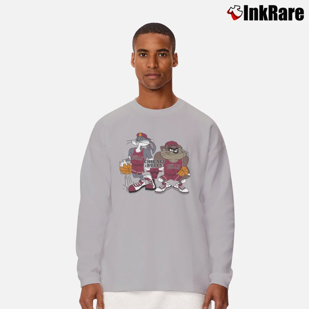 Men’s 1990s Chicago Bulls Looney Tunes NBA Long-Sleeve Shirt in sport grey | Sleek, Lightweight, Year-Round Wear
