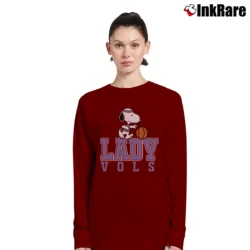 Women’s 1990s Snoopy Tennessee Volunteers Lady Vols Basketball Long-Sleeve Top in maroon | Sleek, Versatile, All-Season