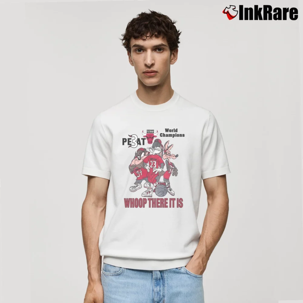 Men’s 1993 Chicago Bulls Looney Tunes 3 Peat Whoop There It Is World Champions Classic T-Shirt in white | Soft, Breathable Everyday Wear