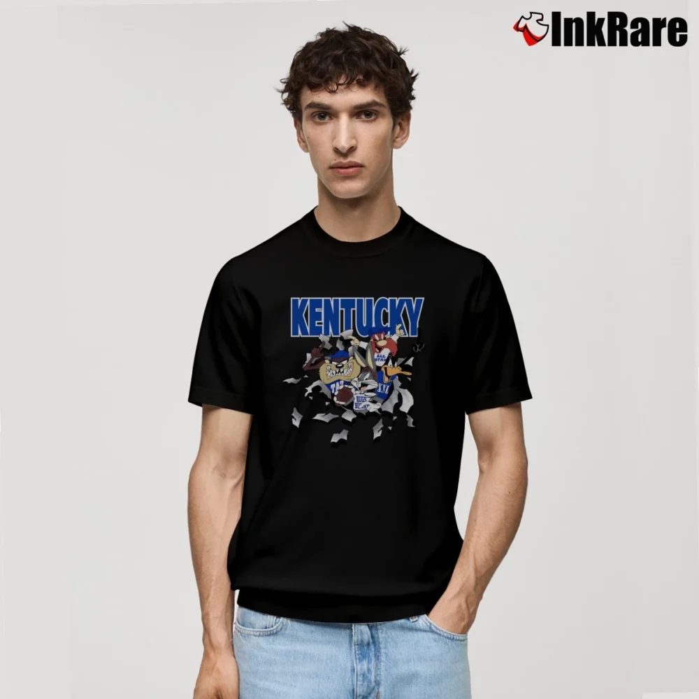 Men’s 1994 University Of Kentucky Looney Tunes Sweatshirt Classic T-Shirt in black | Soft, Breathable Everyday Wear