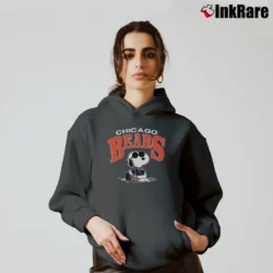 Women’s 70s Chicago Bears Snoopy Peanuts Football Cozy Hoodie in charcoal | Warm, Structured, Stylish