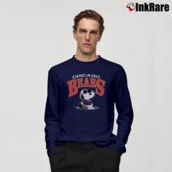 Men’s 70s Chicago Bears Snoopy Peanuts Football Long-Sleeve Shirt in navy | Sleek, Lightweight, Year-Round Wear