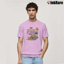 Men’s 80s Lazy Cat Nap Saturday Afternoon Classic T-Shirt in light pink | Soft, Breathable Everyday Wear