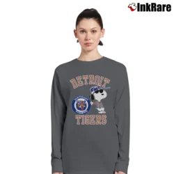 Women’s 80s Snoopy Detroit Tigers Baseball Long-Sleeve Top in charcoal | Sleek, Versatile, All-Season