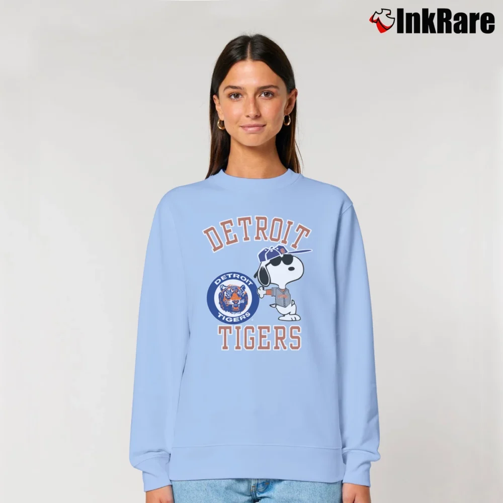 Women’s 80s Snoopy Detroit Tigers Baseball Relaxed Sweatshirt in light blue | Soft, Laid-Back Vibe