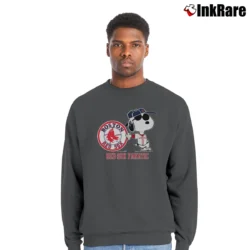 Men’s 80s Snoopy Red Sox Fanatic Baseball Fan Crewneck Sweatshirt in charcoal | Cozy Fabric, Clean Style