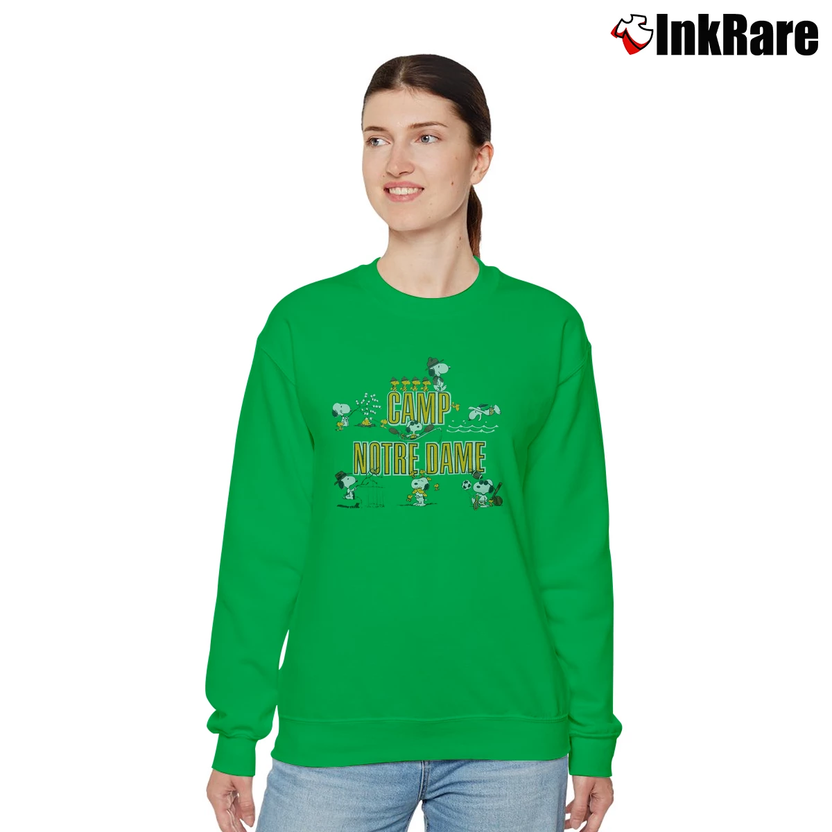 80s Vintage Camp Notre Dame Snoopy Women’s Relaxed Sweatshirt in irish green – Cozy Casual Women’s 80s Vintage Camp Notre Dame Snoopy Relaxed Sweatshirt in irish green | Soft, Laid-Back Vibe
