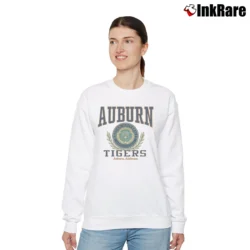 Women’s 90s Auburn Tigers Green College Relaxed Sweatshirt in white | Soft, Laid-Back Vibe