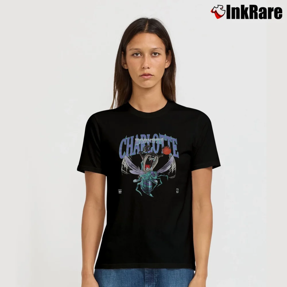 Women’s 90s Charlotte Hornets NBA Looney Tunes Basketball Signature T-Shirt in black | Soft, Flattering Fit