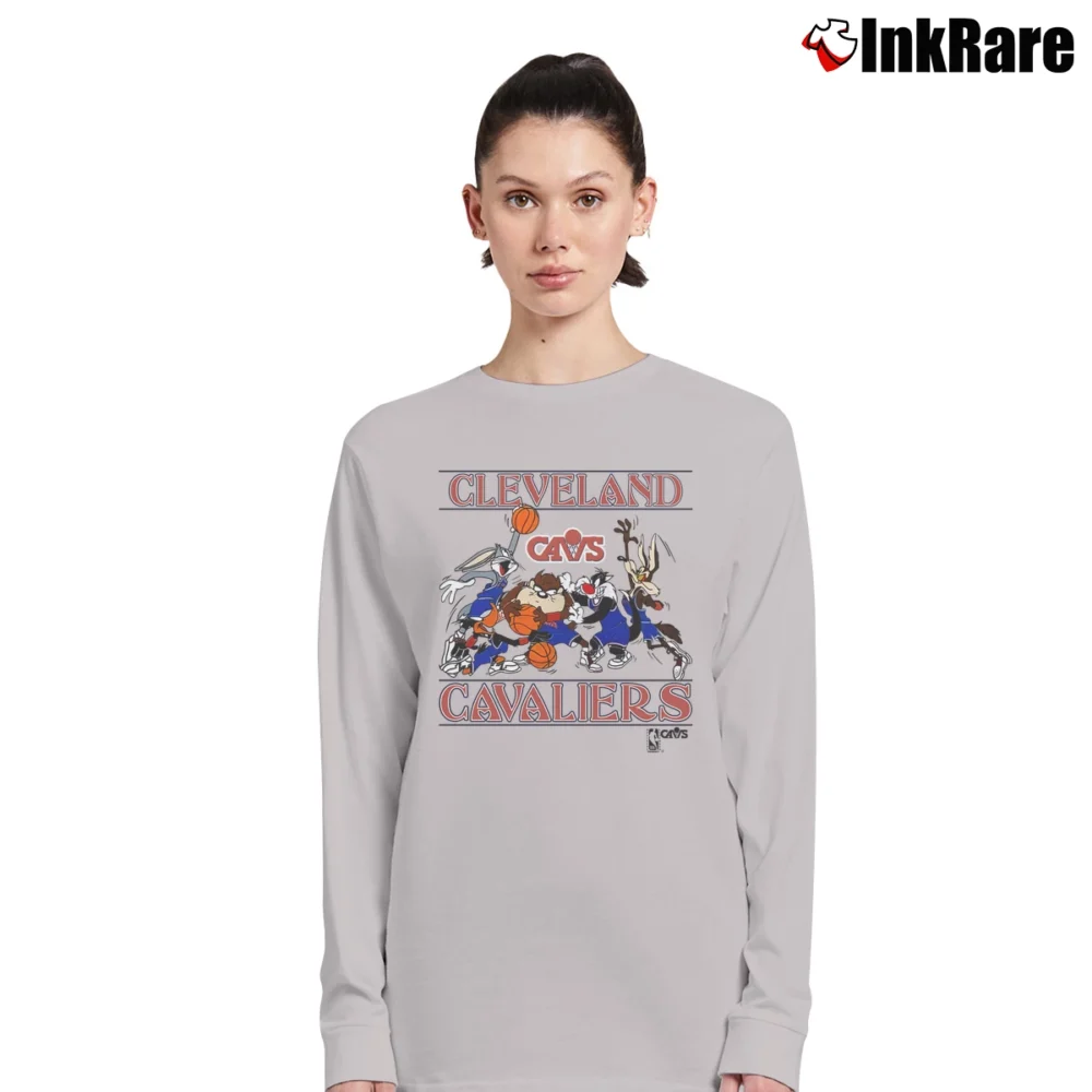 Women’s 90s Cleveland Cavaliers NBA Looney Tunes Long-Sleeve Top in sport grey | Sleek, Versatile, All-Season