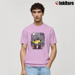 Men’s 90s Daffy Duck Dracula Vampire Halloween Looney Tunes Classic T-Shirt in light pink | Soft, Breathable Everyday Wear