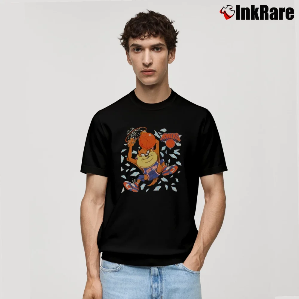 Men’s 90s New York Knicks NBA Looney Tunes Classic T-Shirt in black | Soft, Breathable Everyday Wear