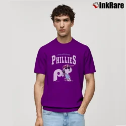 Men’s 90s Philadelphia Phillies Snoopy Peanuts Big Logo Classic T-Shirt in purple | Soft, Breathable Everyday Wear