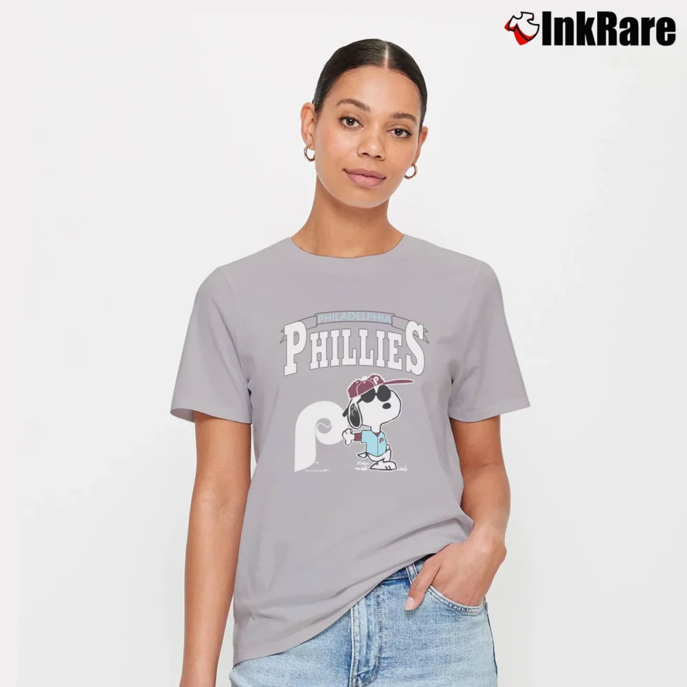 Women’s 90s Philadelphia Phillies Snoopy Peanuts Big Logo Signature T-Shirt in sport grey | Soft, Flattering Fit