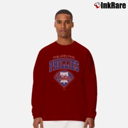 Men’s 90s Red Philadelphia Phillies Graphic Long-Sleeve Shirt in maroon | Sleek, Lightweight, Year-Round Wear