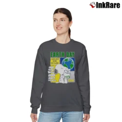 Women’s 90s Snoopy Earth Day Learn About Saving Our Planet 1990 Peanuts Comic Relaxed Sweatshirt in charcoal | Soft, Laid-Back Vibe