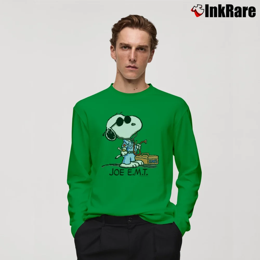Men’s 90s Snoopy Joe E.M.T Classic Long-Sleeve Shirt in irish green | Sleek, Lightweight, Year-Round Wear
