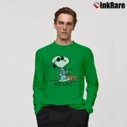 Men’s 90s Snoopy Joe E.M.T Classic Long-Sleeve Shirt in irish green | Sleek, Lightweight, Year-Round Wear