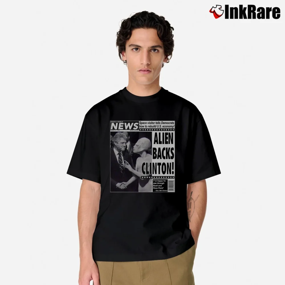 Men’s 90s Weekly World News Aliens Clinton Classic T-Shirt in black | Soft, Breathable Everyday Wear