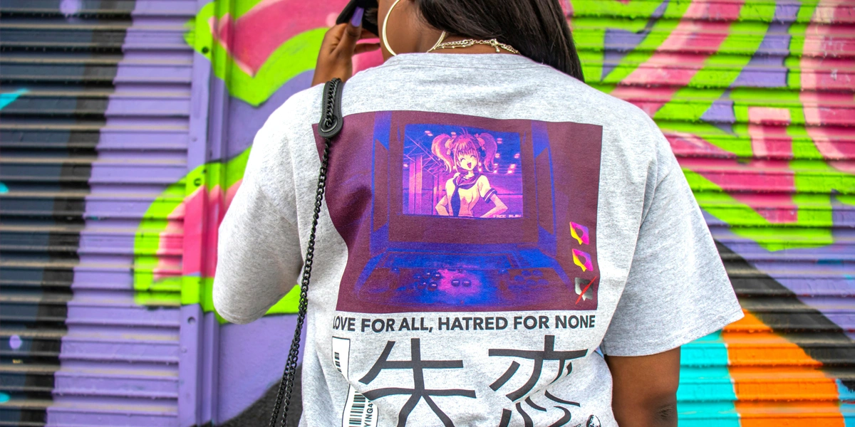 What Is a Graphic T-shirt and Why Is It So Popular?