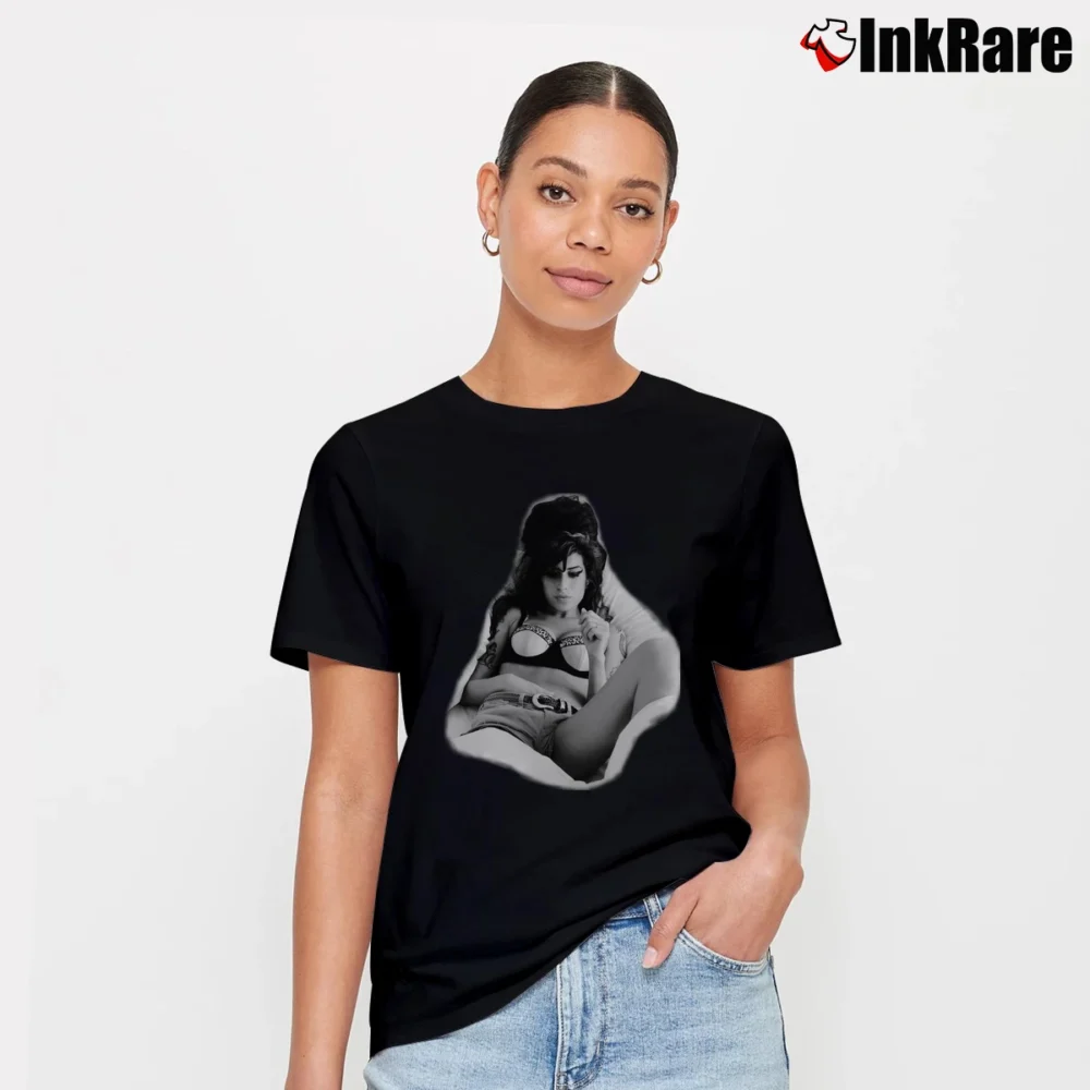 Women’s Amy Winehouse Music Graphic Signature T-Shirt in black | Soft, Flattering Fit