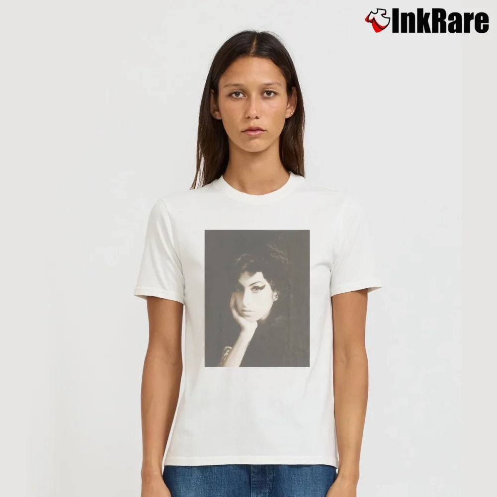 Women’s Amy Winehouse Photo Signature T-Shirt in white | Soft, Flattering Fit