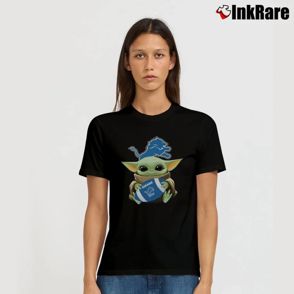 Women’s Baby Yoda Hugs Detroit Lions Football Mandalorian Signature T-Shirt in black | Soft, Flattering Fit