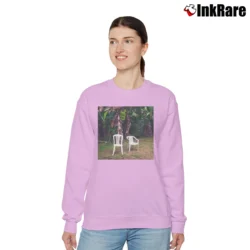 Women’s Bad Bunny Debi Tirar Mas Fotos Relaxed Sweatshirt in light pink | Soft, Laid-Back Vibe