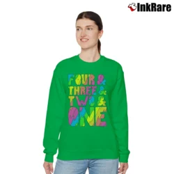 Women’s Broad City Countdown Intro Graphic Relaxed Sweatshirt in irish green | Soft, Laid-Back Vibe