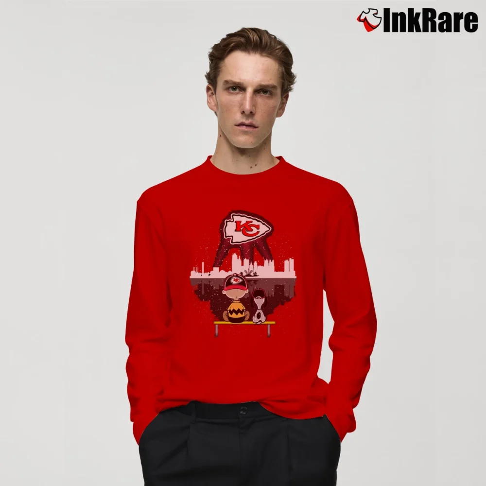 Men’s Charlie Brown And Snoopy Watching Kansas City Chiefs Long-Sleeve Shirt in red | Sleek, Lightweight, Year-Round Wear