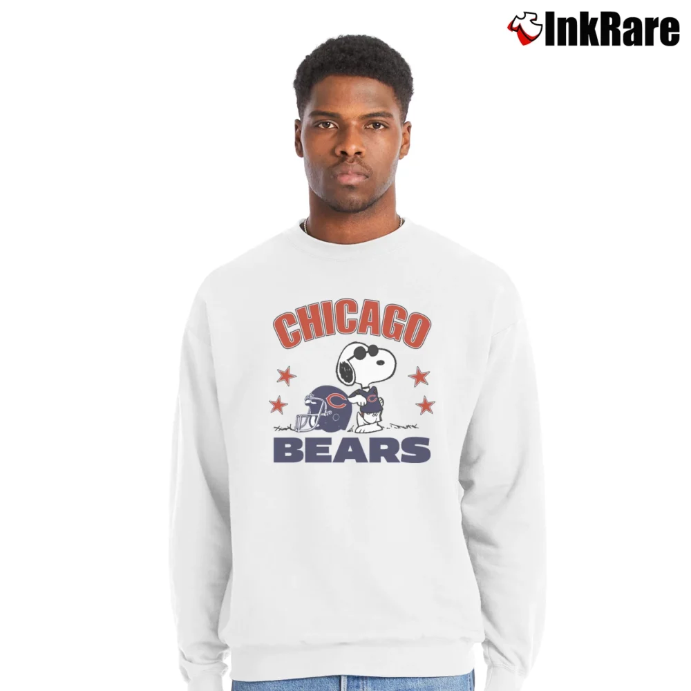 Men’s Chicago Bears Snoopy Crewneck Sweatshirt in white | Cozy Fabric, Clean Style