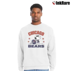 Men’s Chicago Bears Snoopy Crewneck Sweatshirt in white | Cozy Fabric, Clean Style