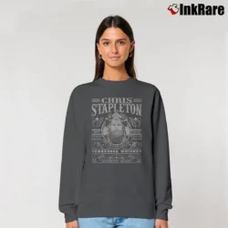Women’s Chris Stapleton Wine Label Relaxed Sweatshirt in charcoal | Soft, Laid-Back Vibe