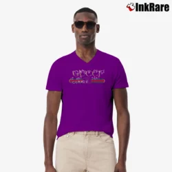 Men’s Classic Gucci Logo Graphic V-Neck Tee in purple | Sharp, Breathable, Everyday Staple