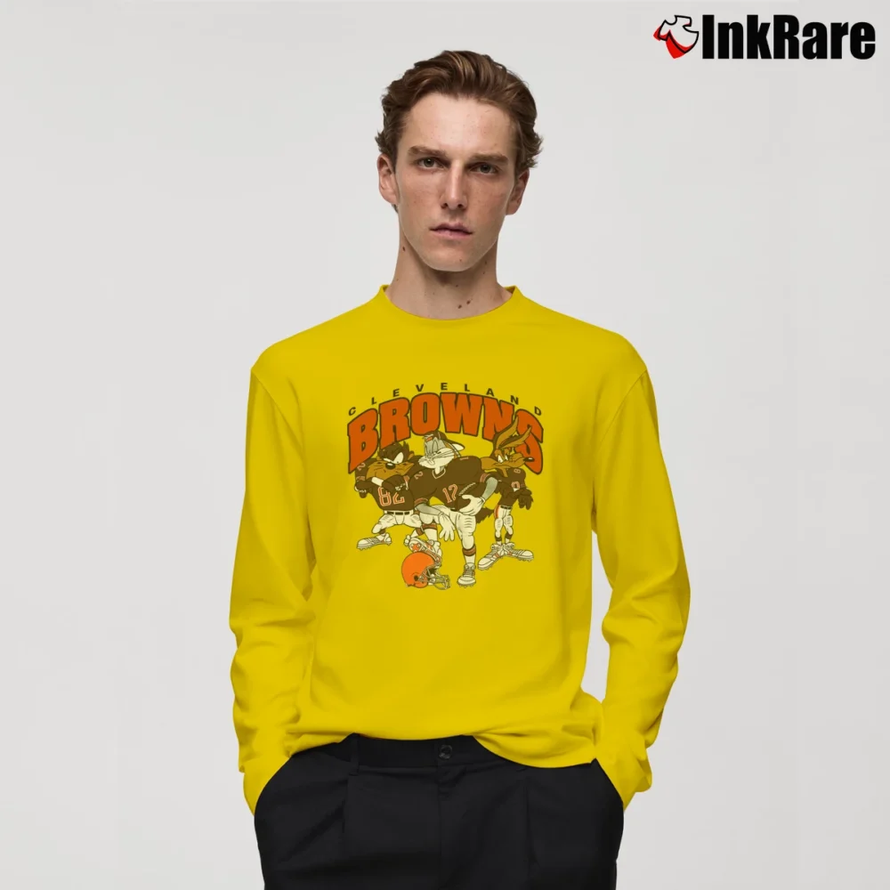 Men’s Cleveland Browns Looney Tunes Long-Sleeve Shirt in yellow | Sleek, Lightweight, Year-Round Wear