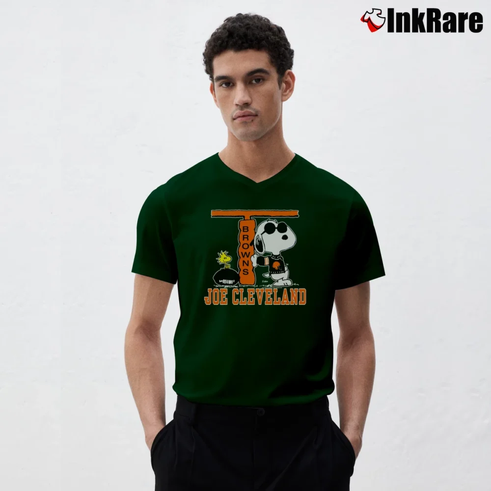 Men’s Cleveland Browns Snoopy Woodstock Joe Cleveland NFL V-Neck Tee in forest green | Sharp, Breathable, Everyday Staple