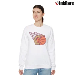 Women’s cleveland cavaliers wings logo for NBA Fans Relaxed Sweatshirt in white | Soft, Laid-Back Vibe