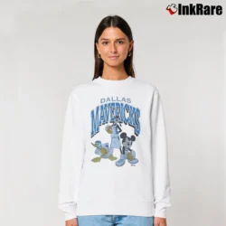 Women’s Dallas Mavericks Mickey Mouse Squad Basketball Relaxed Sweatshirt in white | Soft, Laid-Back Vibe