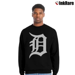 Men’s Detroit Tigers Classic Logo Crewneck Sweatshirt in black | Cozy Fabric, Clean Style