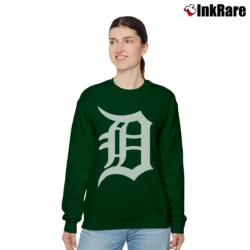 Women’s Detroit Tigers Classic Logo Relaxed Sweatshirt in forest green | Soft, Laid-Back Vibe