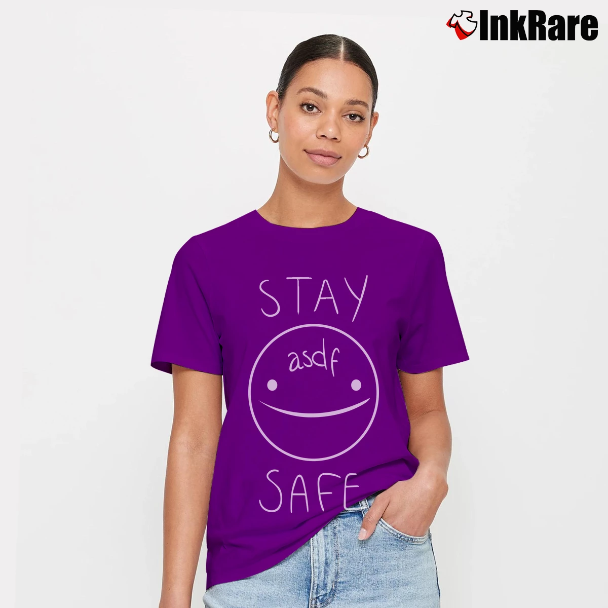 Eddsworld Stay Safe Women’s Tee in purple – Effortless Style Women’s Eddsworld Stay Safe T-Shirt in purple | Soft, Flattering Fit