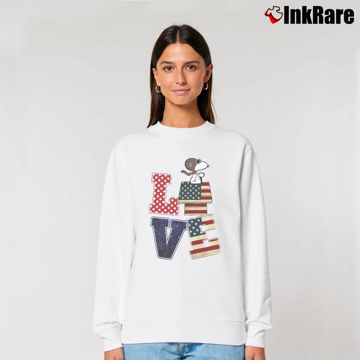 Flag Amercan Love Snoopy Women’s Relaxed Sweatshirt in white – Cozy Casual Women’s Flag Amercan Love Snoopy Relaxed Sweatshirt in white | Soft, Laid-Back Vibe
