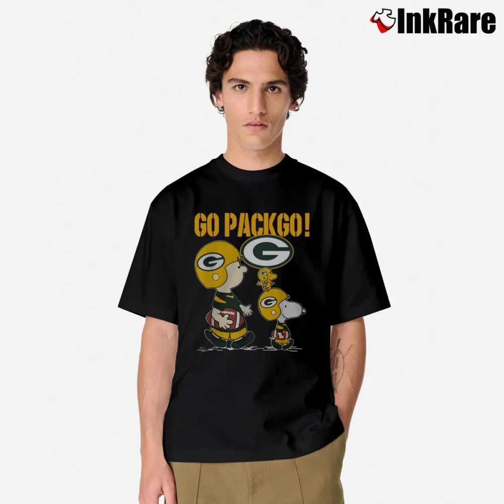Men’s Green Bay Packers Go Pack Go Snoopy Classic T-Shirt in black | Soft, Breathable Everyday Wear
