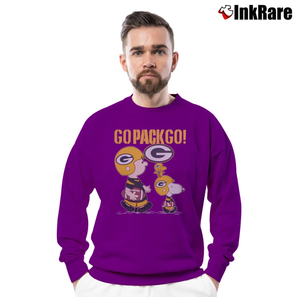Men’s Green Bay Packers Snoopy Charlie Brown 80s 90s Crewneck Sweatshirt in purple | Cozy Fabric, Clean Style