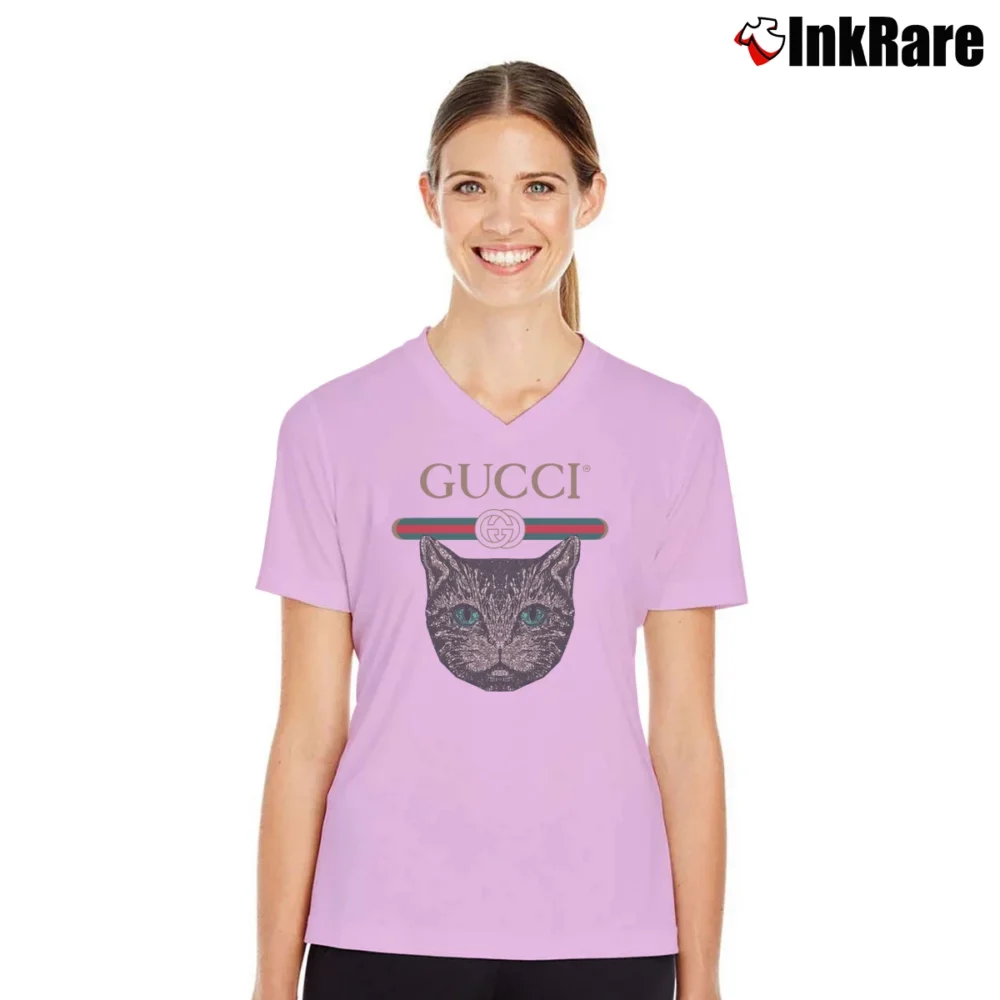 Women’s Gucci Cat Graphic V-Neck Tee in light pink | Chic Neckline, Soft Texture