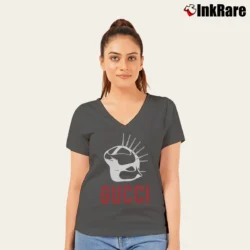 Women’s Gucci Manifesto Overd Black Fashion V-Neck Tee in charcoal | Chic Neckline, Soft Texture