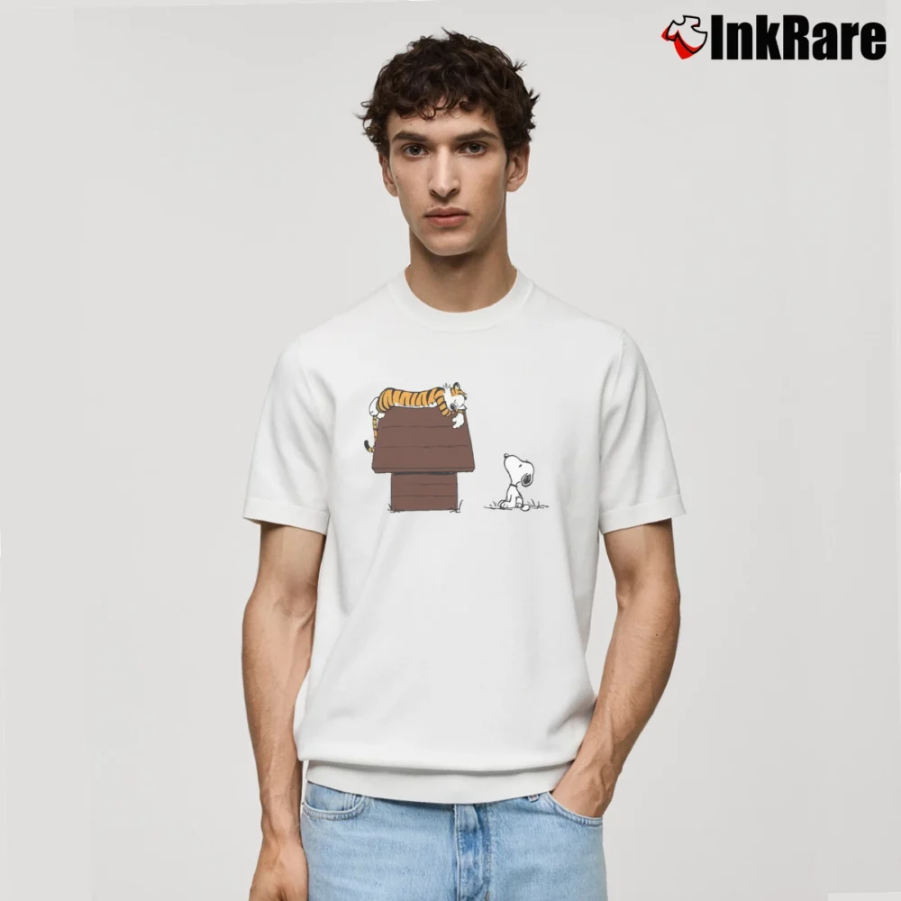 Men’s Hobbes Tiger Sleep On Doghouse Snoopy Classic T-Shirt in white | Soft, Breathable Everyday Wear