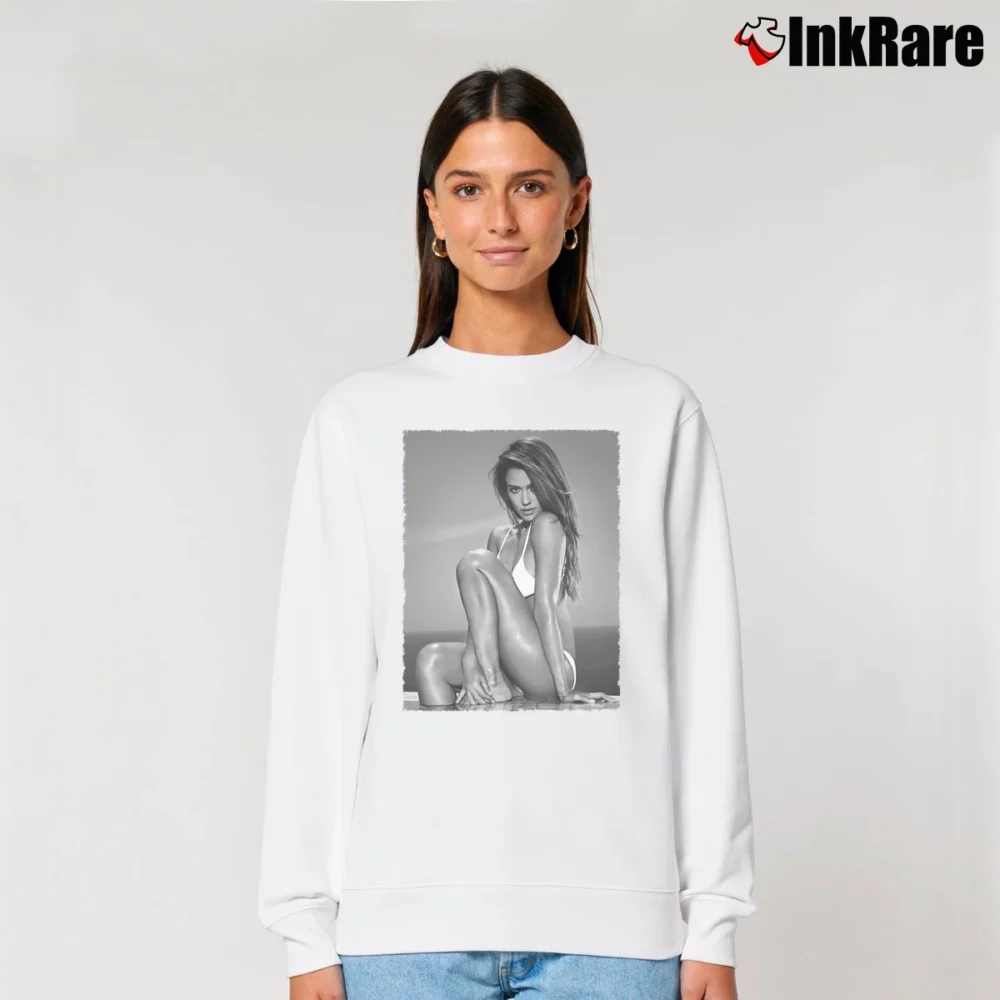 Women’s Jessica Alba Celebrity Fan Graphic Relaxed Sweatshirt in white | Soft, Laid-Back Vibe